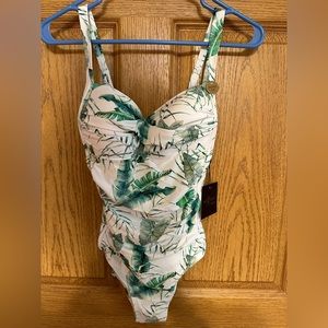 Nip Tuck Swim Size 8